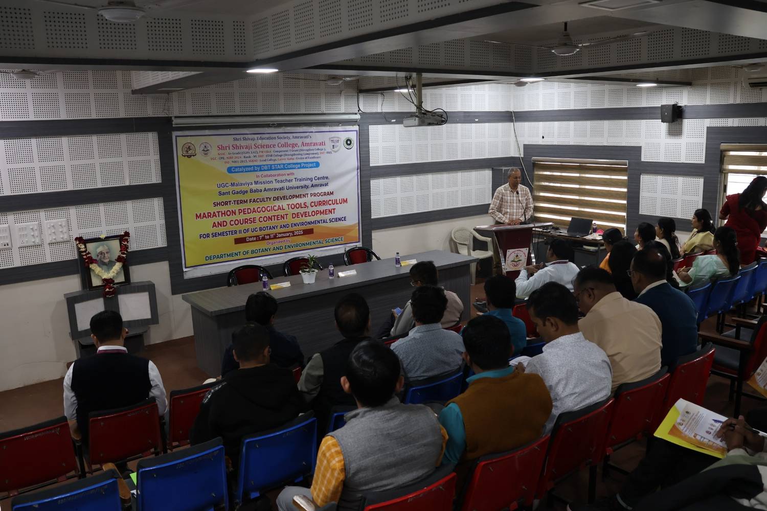 Principal Dr. Mrunal Kale delivering his speech