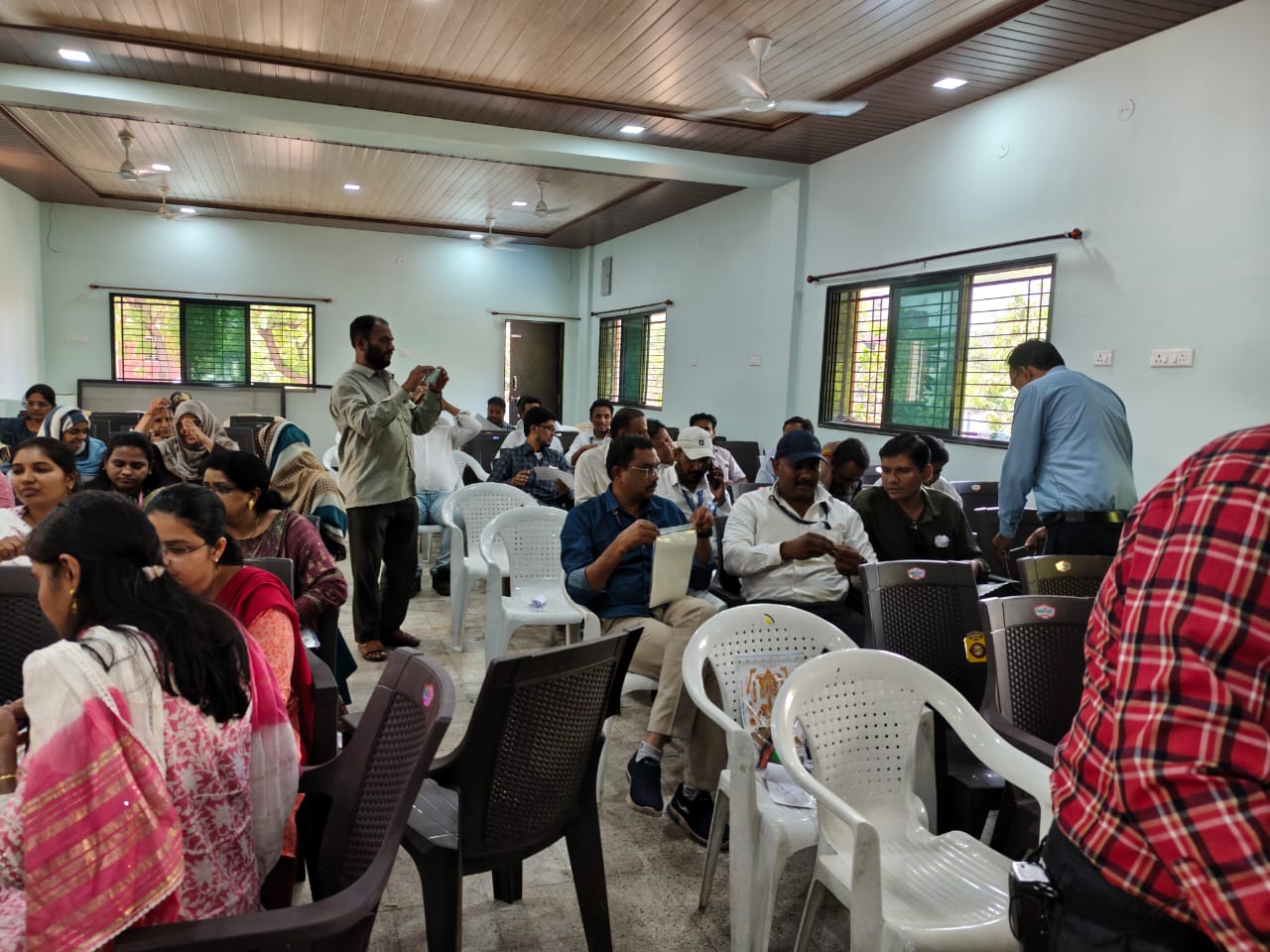 Teachers performing hands-on of the experiments