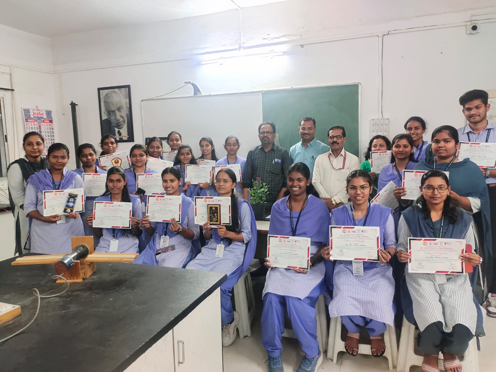 The students awarded with a certificate of participation in NSD 25 activities