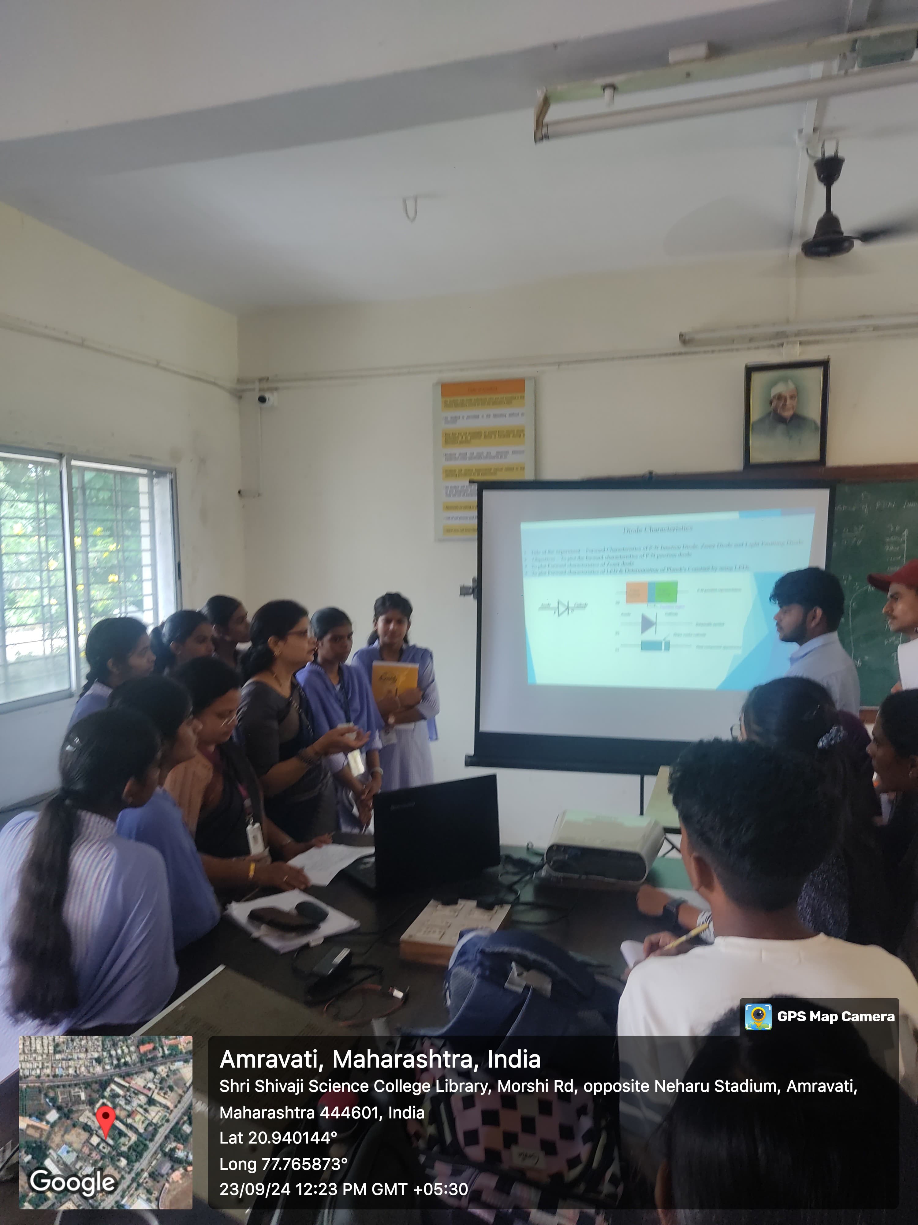 Students are performing experiments with SeeLab kit