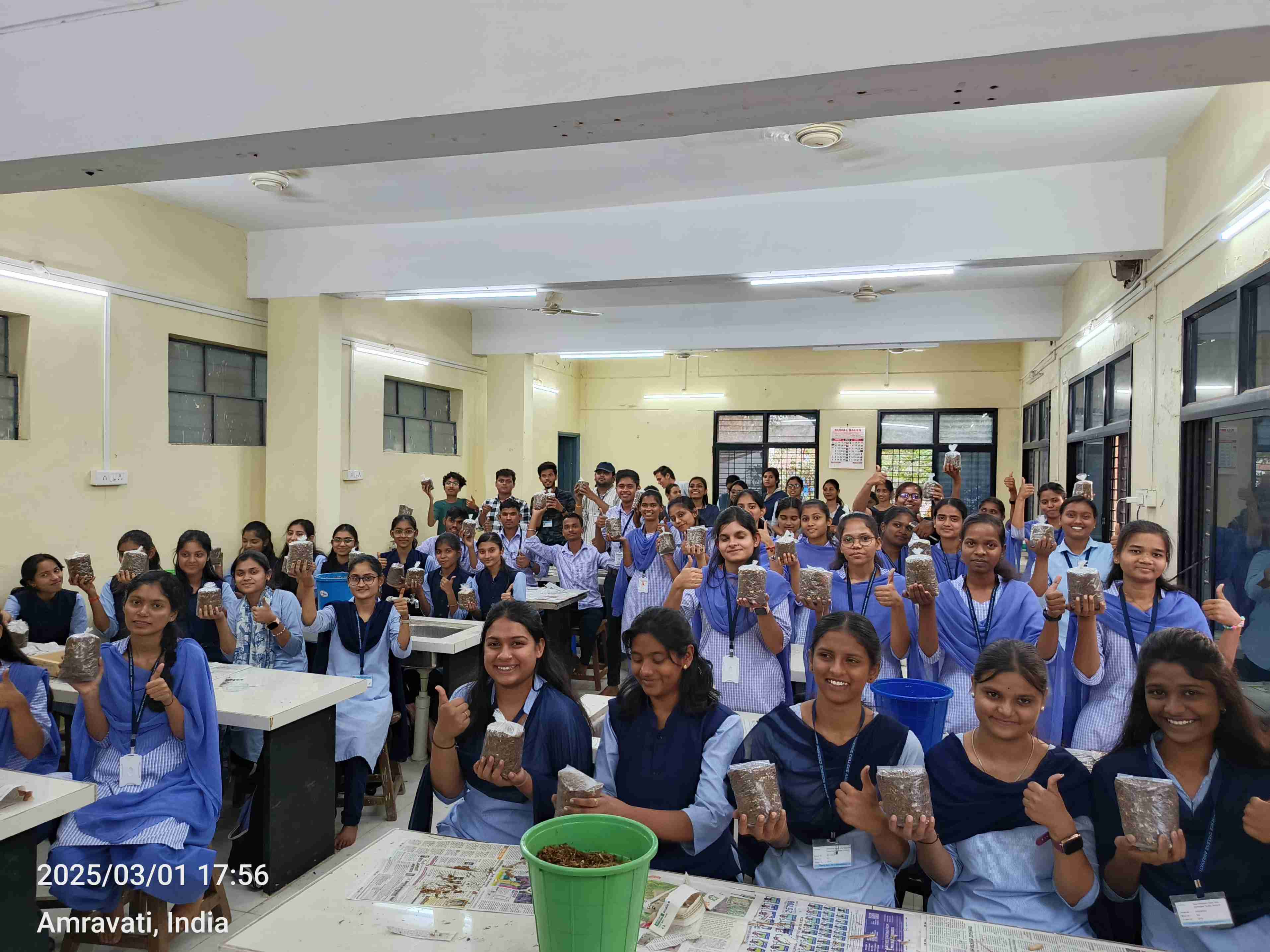 Participants ready with mushroom bags