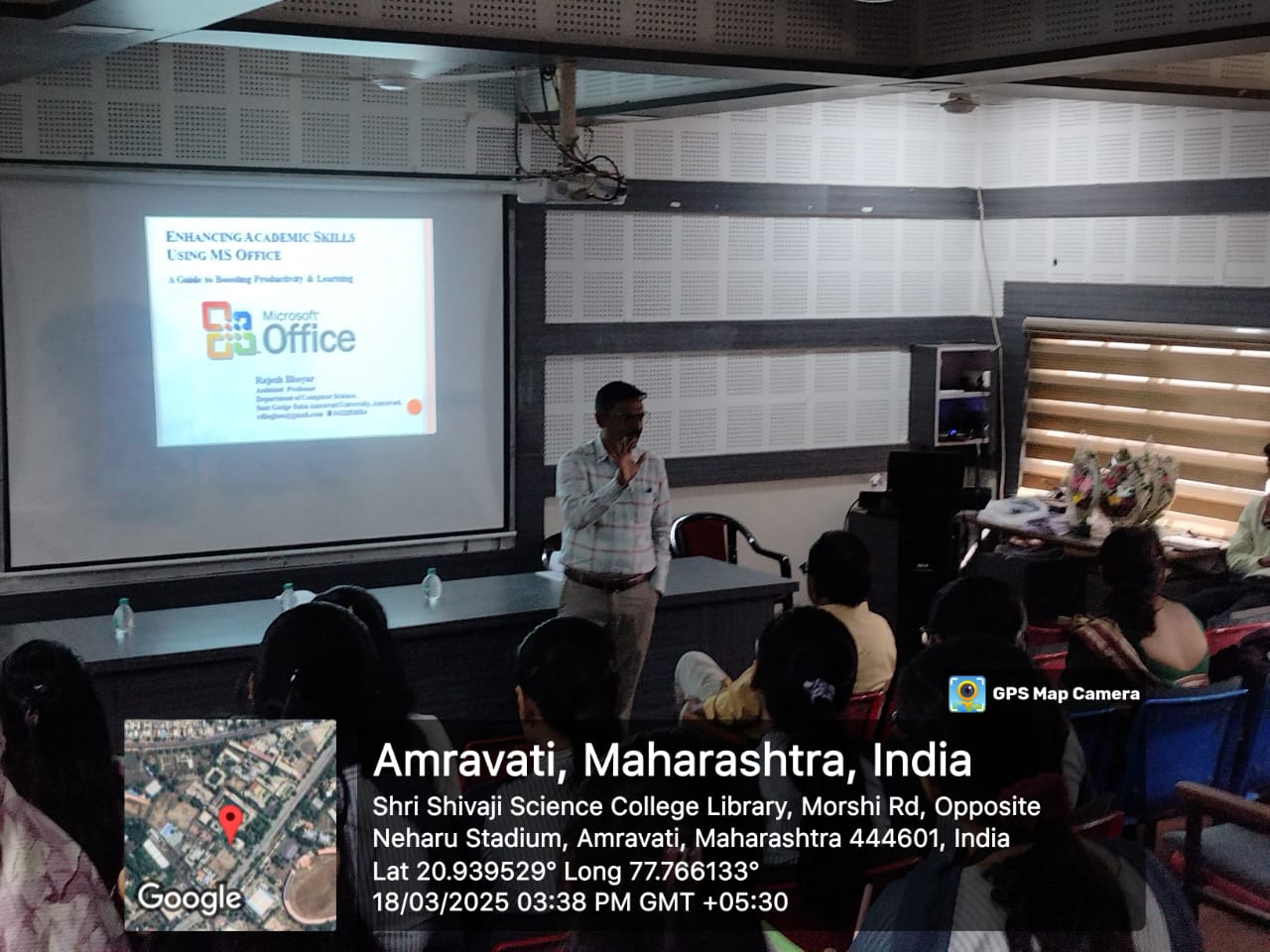 Dr Rajesh Bhoyar, Professor, Department of Computer Science, Sant Gadge Baba Amravati University, Amravati addressing the participants as Speaker 