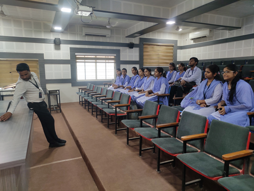 2_Resource Person conducting interactive session in One Day Project Orientation Program for Minor Research Project